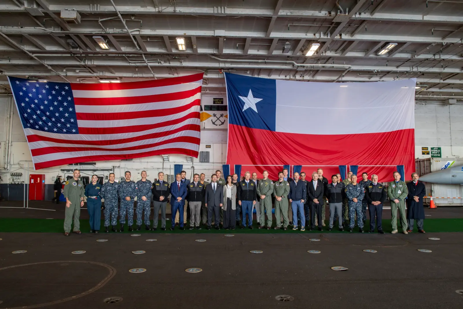 Presidente Kast conoció el portaviones USS Nimitz frente a las costas de Coquimbo