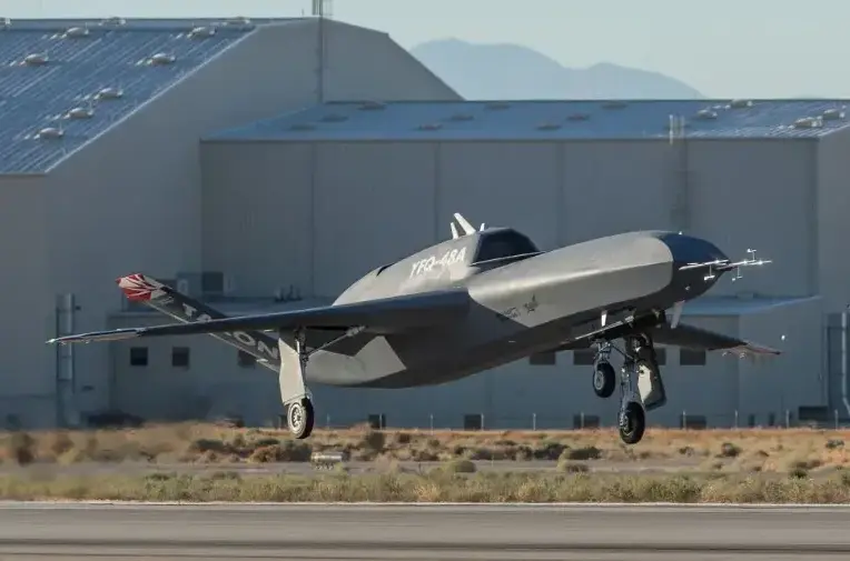 El YFQ-48A CCA de Northrop Grumman completa su primer vuelo totalmente autónomo.