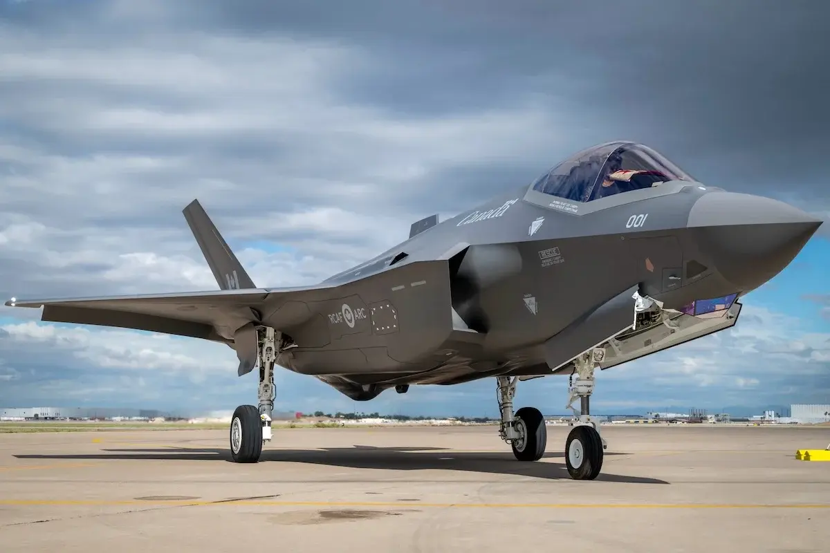 Canadá recibe sus dos primeros cazas F-35, mientras la flota prevista de 88 aeronaves comienza a tomar forma.