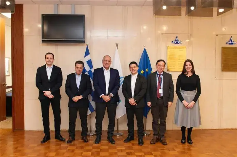 Embraer firma un acuerdo para reforzar la capacidad de mantenimiento del C-390 en Grecia.